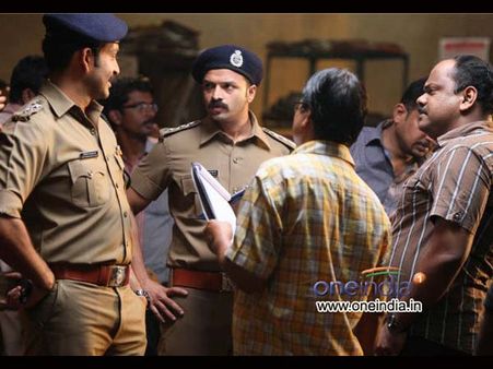 മുംബൈ പൊലീസ് തട്ടുപൊളിപ്പന്‍ പൊലീസ് ത്രില്ലര്‍