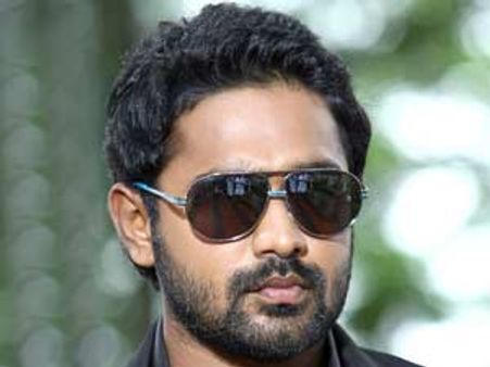 ആസിഫ് അലിയെ പൊലീസ് ചീത്തവിളിച്ചു; തടഞ്ഞു