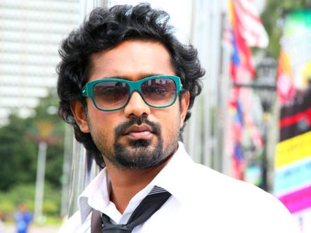 വനിതാ പൊലീസുകാരുടെ ഡ്രൈവറായി ആസിഫ്