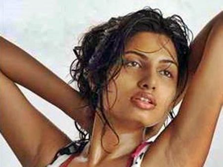 ഈ ചൂടന്‍ താരം മോഡിയുടെ മകളോ?