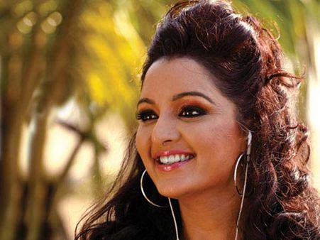 ഗീതു മോഹന്‍ദാസിന്റെ ചിത്രത്തില്‍ മഞ്ജു നായിക?