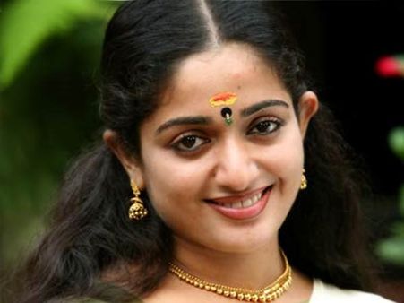 ചോറ്റാനിക്കരയില്‍ കാവ്യയുടെ മണ്ഡപത്തില്‍പ്പാട്ട്