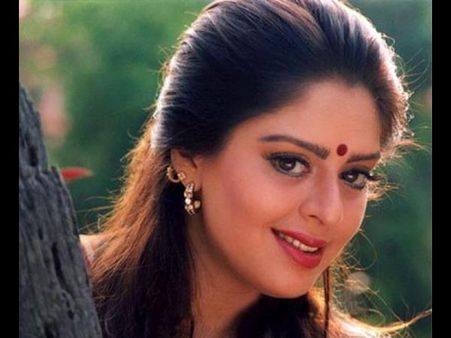 തൊണ്ണൂറുകളുടെ രോമാഞ്ചം നഗ്മയും തിരിച്ചെത്തുന്നു