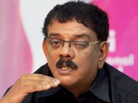 കുറ്റപ്പെടുത്തലുമായി വീണ്ടും പ്രിയന്‍