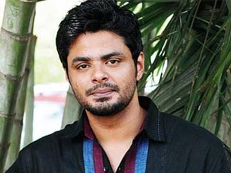 കാശ്മീരുകാരിയായ അംബര്‍ മഖ്ബൂലിന്റെ നായിക