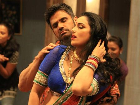 കളിമണ്ണിന്റെ സാറ്റലൈറ്റ് അവകാശം സൂര്യ ടിവിയ്ക്ക്