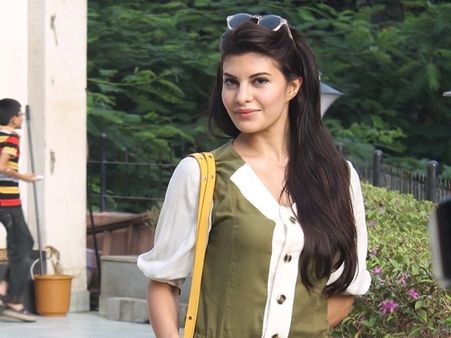 ജാക്വിലിന്‍ ഫെര്‍ണാണ്ടസ് സംവിധായകയാകുന്നു