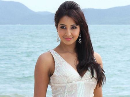 ദുല്‍ഖര്‍ സല്‍മാന് ബോളിവുഡ് നായിക