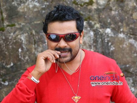 മഴയില്‍ നനഞ്ഞ ശൃംഗാരവേലന്‍