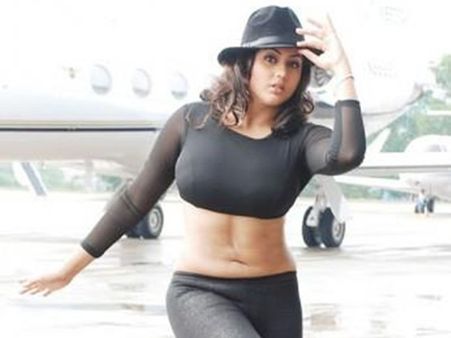 നമിത എന്തിനുള്ള പുറപ്പാടാണ്?