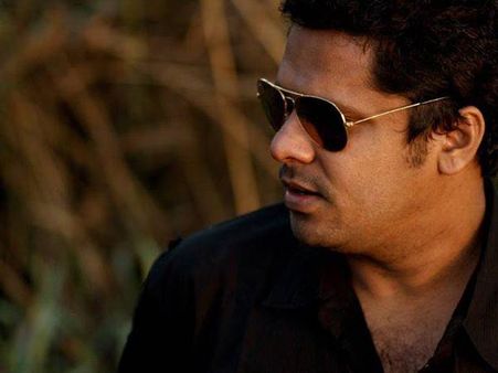 ശിവനെ കഞ്ചാവ് വലിപ്പിച്ചു; ആഷിക് വിവാദത്തില്‍