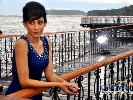 അജയ് ദേവ്ഗണിനൊപ്പം മിസ് ശ്രീലങ്ക ചാണ്ടി പെരേര