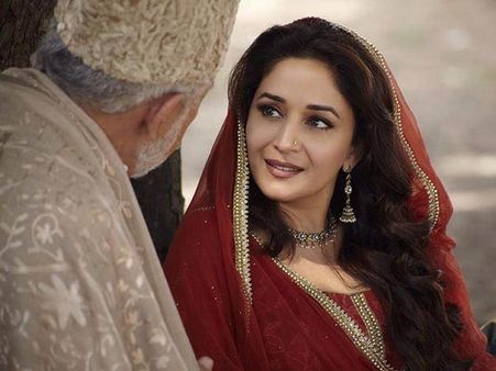 ആരാധകരുടെ ഹൃദയമിടിപ്പേറ്റാന്‍ മാധുരി വീണ്ടും