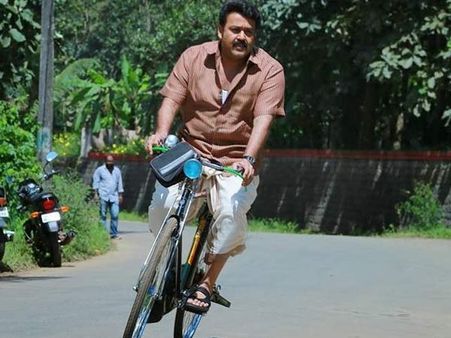 മുണ്ടുടുത്ത് മോഹന്‍ലാല്‍ വീണ്ടും