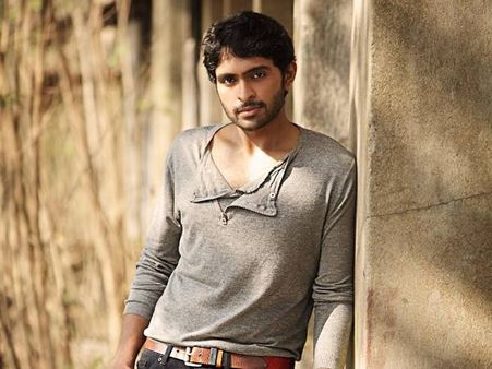 ഉസ്താദ് ഹോട്ടല്‍ തമിഴിലേക്ക്, നായകന്‍ വിക്രം പ്രഭു