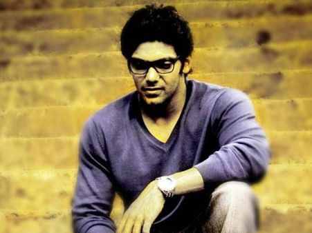 ആര്യയും വിജയും ചങ്ങാതിമാര്‍, സംവിധായകന്‍ ഞെട്ടി