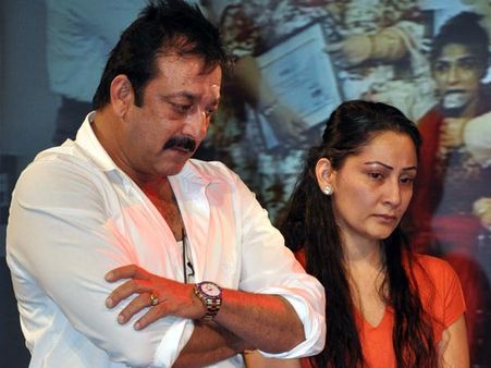 രോഗിയായ മന്യതയെക്കണ്ട് ദത്ത് പൊട്ടിക്കരഞ്ഞു