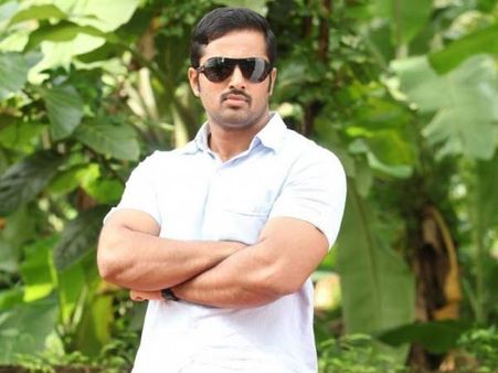 മിസ്റ്റര്‍ ഫ്രോഡില്‍ ഉണ്ണി മുകുന്ദന്‍