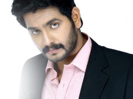 നാടകത്തിന്റെ ചൂടും ചൂരുമായി അനീഷ് ജി മേനോന്‍