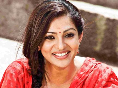 പാര്‍വ്വതി വീണ്ടും മലയാളത്തില്‍