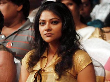 അപ്പോത്തിക്കിരിയിലൂടെ അഭിരാമി തിരിച്ചെത്തുന്നു