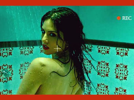 ചൂടേറ്റാന്‍ സണ്ണി ലിയോണ്‍ ഷവറിന് കീഴെ!