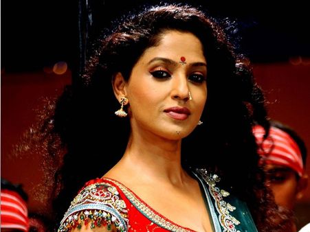 പൃഥ്വിരാജ് ഹോട്ടാണെന്ന് സുമന്‍ രംഗനാഥന്‍