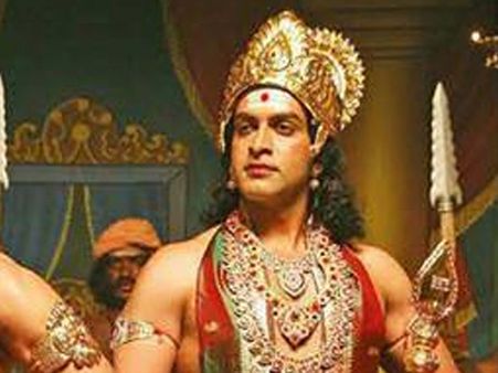 പൃഥ്വിരാജിന്റെ 'കാവ്യ തലൈവന്‍' ലുക്ക്