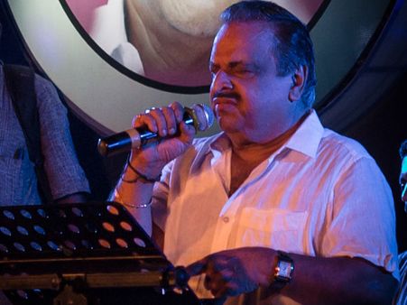 ജയചന്ദ്രന്‍ പാടി, ഇറങ്ങിയപ്പോള്‍ മറ്റൊരാളുടെ ശബ്ദം