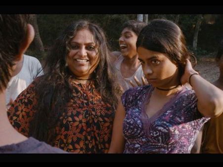 സരിത 'സുനാമി അക്ക'