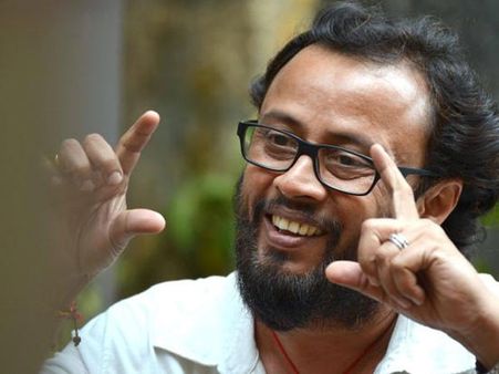 ലാല്‍ജോസിനെ തോളിലേറ്റി വിക്രമാദിത്യന്‍