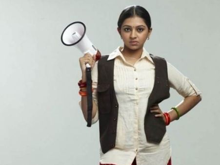 ലക്ഷ്മി മേനോന്‍ ഒരു വിദ്യാര്‍ത്ഥി സംഘടനയുടെ നേതാവ്