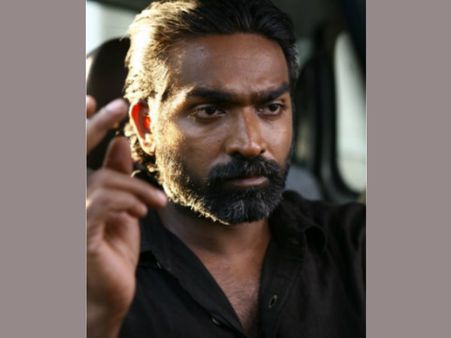 പുതിയ ചിത്രത്തിനായി വിജയ് പിയാനോ പഠിയ്ക്കുന്നു
