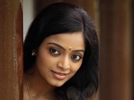 തുളു ബ്രാഹ്മണ യുവതിയായി ജനനി അയ്യര്‍