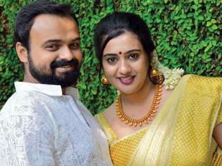 വിവാഹവാര്‍ഷികത്തിന് ചാക്കോച്ചന്‍ സ്‌പെഷ്യല്‍ കിഡ്‌സിനൊപ്പം