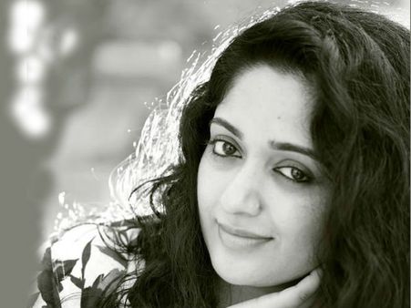 കാവ്യ: പൂക്കാലം മുതല്‍ അഞ്ച് സുന്ദരികള്‍ വരെ
