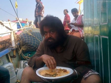 'കൂതറ' വേഷത്തില്‍ ലാലേട്ടന്റെ വിഷുസദ്യ