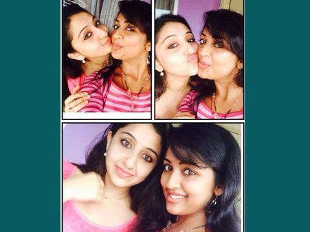 നവ്യയും നിത്യയും കോഴിക്കോട്ട് വച്ച് കണ്ടപ്പോള്‍