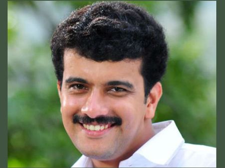 ആഷിക് അബുവിനെ രക്ഷിയ്ക്കാന്‍ രമേശ് പിഷാരടി