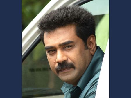 ബിജു മേനോന്റെ ജംപര്‍ തമ്പി