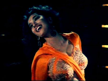 46ലും മാധുരിയ്ക്ക് 17ന്റെ തിളക്കം