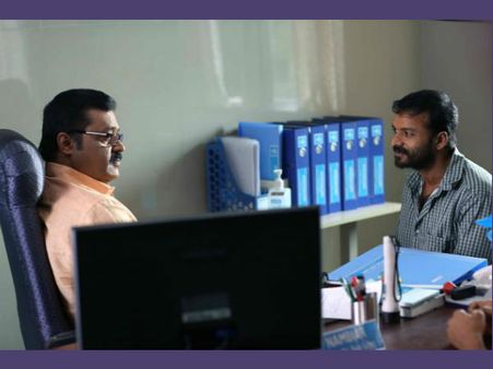 ഡോക്ടര്‍ വിജയ് നമ്പ്യാരായി സുരേഷ് ഗോപി