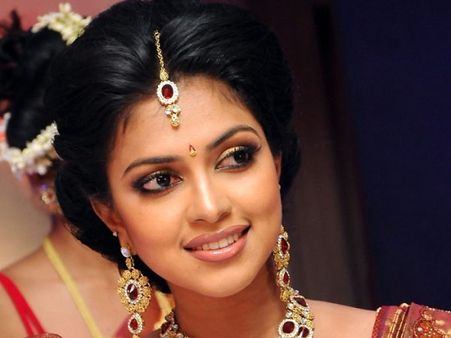 അമലയുടെ വിവാഹവസ്ത്രങ്ങളെക്കുറിച്ചറിയേണ്ടേ?