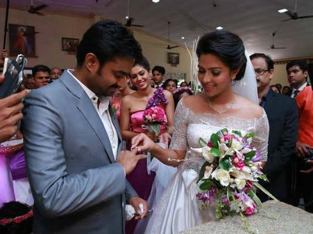 അമലയുടെ വിവാഹനിശ്ചയം നടന്നില്ല,നടന്നത് പ്രാര്‍ത്ഥന