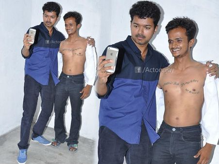 ആരാധന നെഞ്ചില്‍ കൊത്തിയ ആരാധകനെ വിജയ് കണ്ടപ്പോള്‍