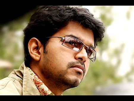 'കത്തി' ടീമിന് വിജയിയുടെ വക വിരുന്നും സമ്മാനവും