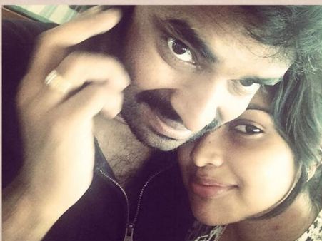 ഹണിമൂണ്‍ ഫോട്ടോ; അമല പോളിനെ അപമാനിച്ചു