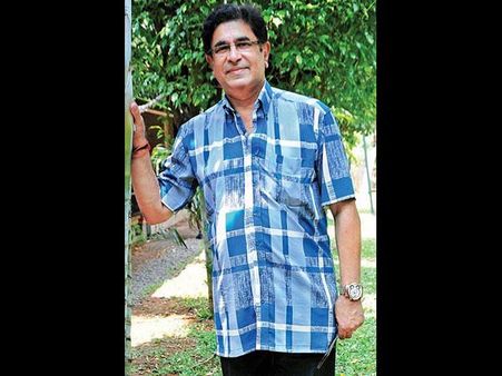 ആല്‍ബര്‍ട്ട് ഐന്‍സ്റ്റീനായി ക്യാപ്റ്റന്‍ രാജു