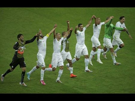 വേണ്ടുവോളം 'സ്‌കിന്‍ഷോ'യുമായി ഹേറ്റ് സ്‌റ്റോറി 2