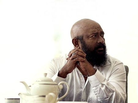 മകന് വേണ്ടി അച്ഛന്‍ കോലം മാറി, കാണൂ